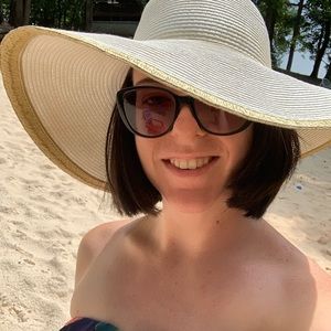 Meet your Posher, Courtney